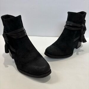 Born B.O.C Amber Black Suede Leather Block Heel Western Cowboy Tassel Bootie 9M
